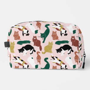 Charming hand-drawn cats on pink background dopp kit