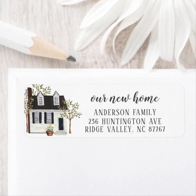 Charming White Cape House New Home Étiquette de ad (En situation)