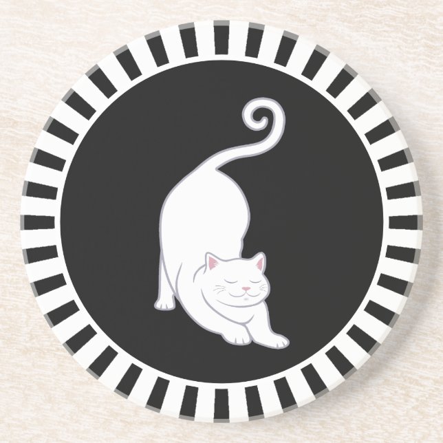 Chat chaton blanc mignon sur dessous de verre noir (Devant)