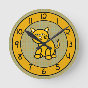 Chat de dessin sur une horloge or mignonne pour en