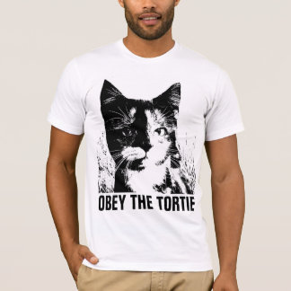 CHAT ÉCAILLE DE TORTUE, OBEISSEZ AU T-Shirt TORTIE
