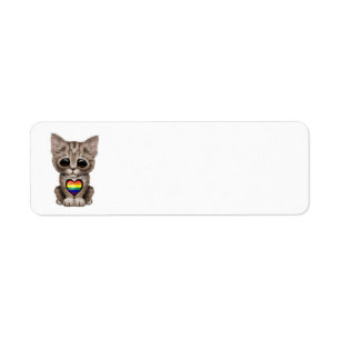 Chat mignon de chaton avec le coeur de gay pride