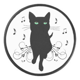 Chat noir entouré de notes de musique murmurantes