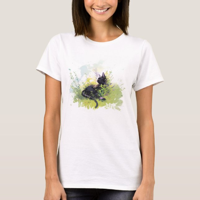 Chat noir sur T-shirt de base pour femmes en herbe (Devant)