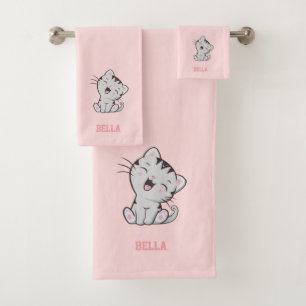 Chat tigré & texte de nom sur fond rose clair