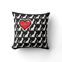 Chats et oreiller de coeur