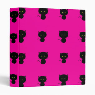 Chats noirs mignons sur un classeur rose chaud
