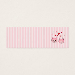 Chats roses mignons, avec les coeurs rouges