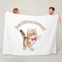 chatte juste autour de la couverture