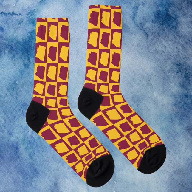 Chaussette Arizona Maroon and Gold Grid Pattern (A pair of socks with a pattern featuring Arizona in maroon and gold.)