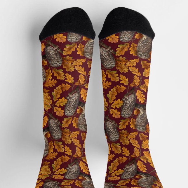 Chaussette Autumn owls on dark red (Haut)