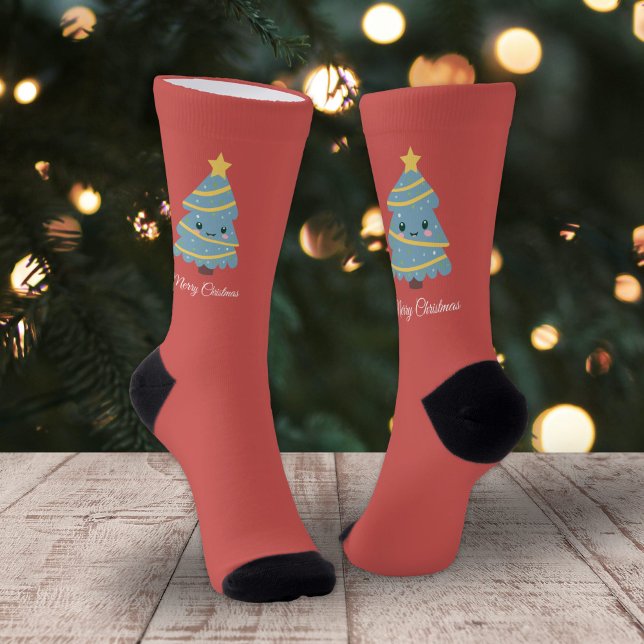 Chaussette Chaussettes rouges avec un sapin de Noël Kawaii (Red Socks with Kawaii Christmas Tree)