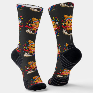 Chaussette Dessin animé de croissant coureur franchissant la