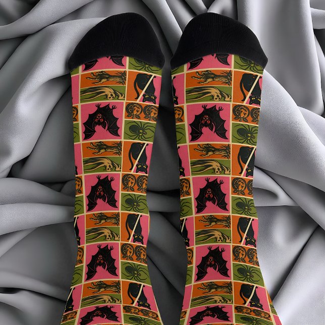 Chaussette Retro Creeps (Retro Halloween socks with black cats, bats, pumpkins, ghosts, spiders, and creepy hands in bold col)
