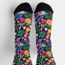 Tout sur fond noir avec des fleurs