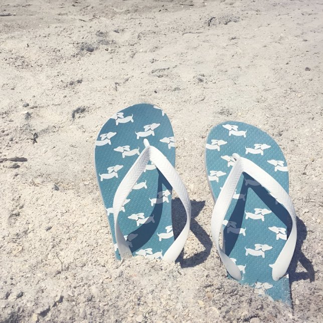 Chaussures à tongs turquoise Blue Wiener Dog (Blue dachshund dog flip flips shoes for wiener dog mamas)