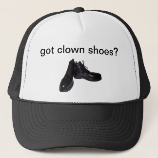 chaussures obtenues de clown ? casquette