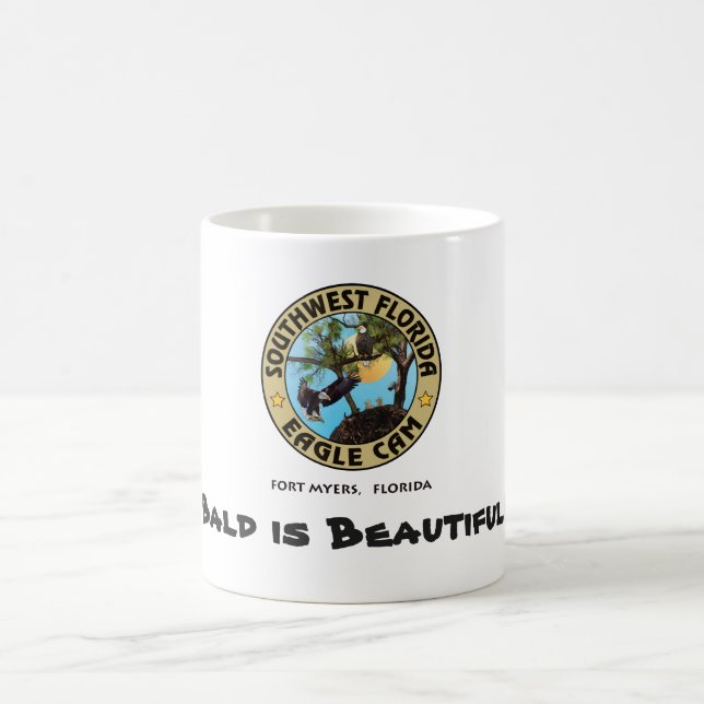 Chauve est la belle tasse de café d'Eagle chauve (Centre)