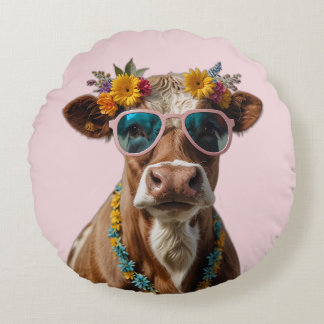 Cheerful Cow With Sunglasses Round Pillow