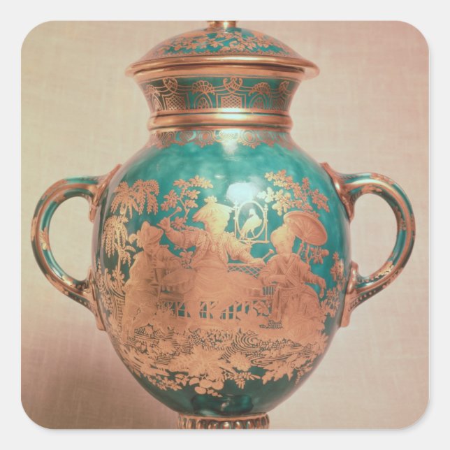 Chelsea vase and lid with gilt chinoiserie square sticker (Front)