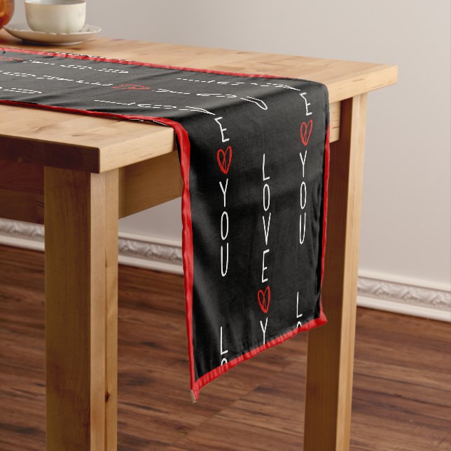 Chemin De Table Court Aimez-vous Coeurs Noirs Blancs Rouges (In Situ)