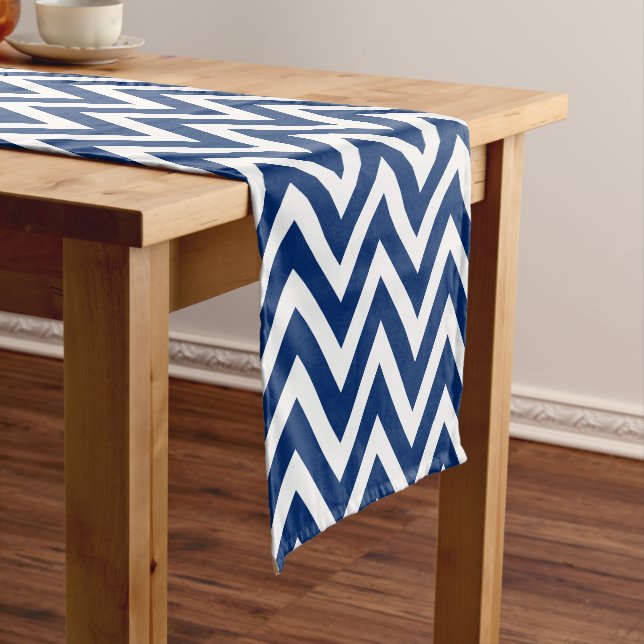 Chemin De Table Court Bleu moderne Chevron Stripes (In Situ)