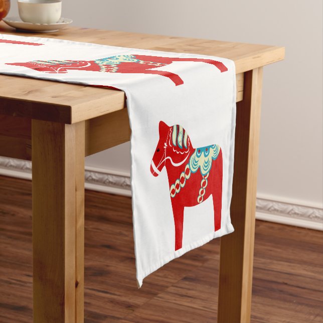 Chemin De Table Court Coureur rouge de Tableau de cheval de Dala (In Situ)
