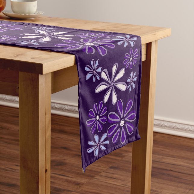 Chemin De Table Court Doodle de fleurs violettes foncées (In Situ)