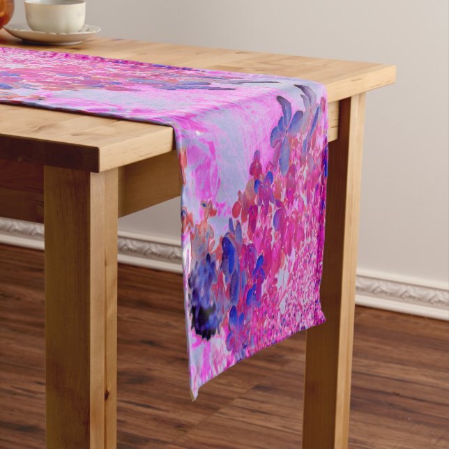 Chemin De Table Court Elégant Fuchsia et bleu foncé Limelight Hydrangea (In Situ)