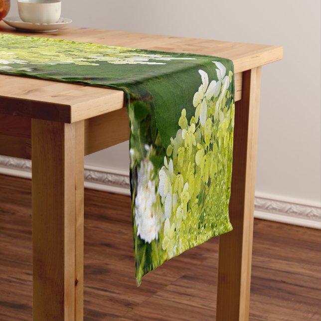 Chemin De Table Court Élégante Chartreuse Vert Limelight Hydrangea (In Situ)