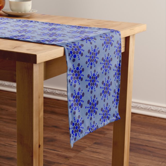 Chemin De Table Court Étoiles en pointillé bleu Indigo sur jeans bleu (In Situ)