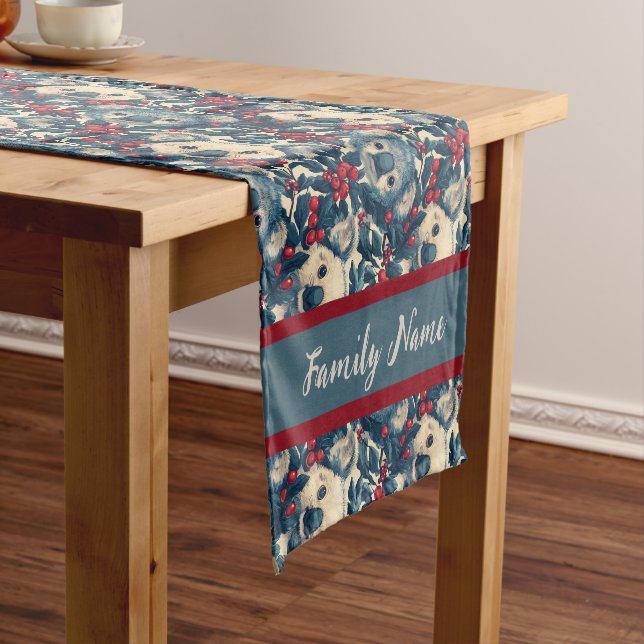 Chemin De Table Court Festive Koalas et baies (In Situ)
