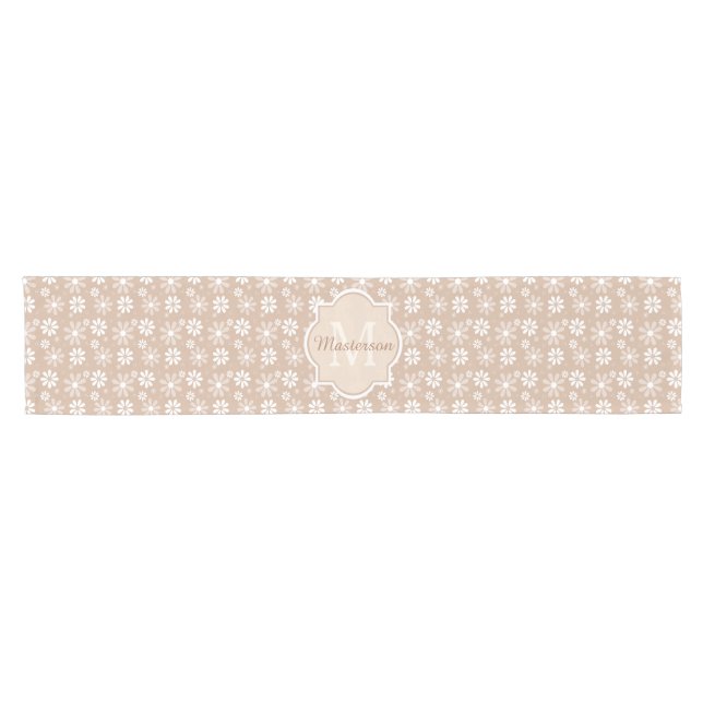 Chemin De Table Court Fille Monogramme mignon Tan Daisy Fleurs et nom (Horizontal)