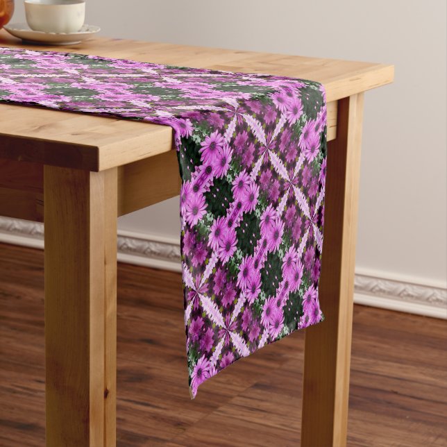 Chemin De Table Court Fleurs de marguerite violette Conception abstraite (In Situ)