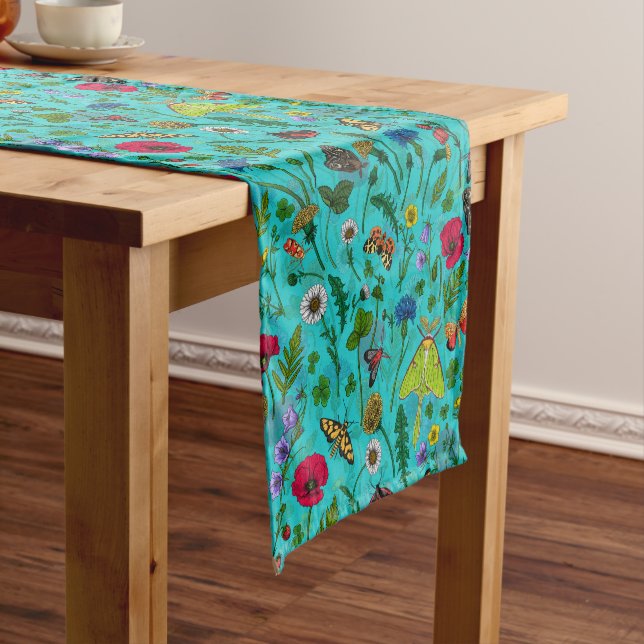 Chemin De Table Court Fleurs sauvages et papillons de nuit sur turquoise (In Situ)