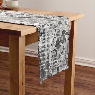 Chemin De Table Court Graffiti Etchings