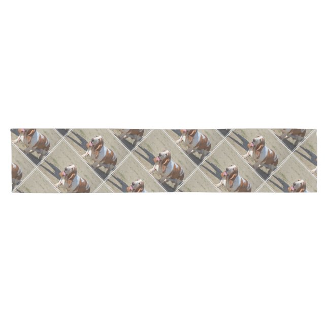 Chemin De Table Court Grand Basset Hound (Horizontal)