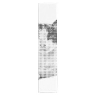 Chemin De Table Court Halftone Kitty Portrait