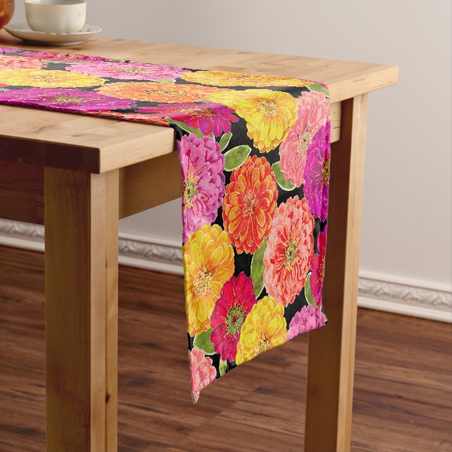Chemin De Table Court Jaune de rose de Zinnias d'été floral (In Situ)