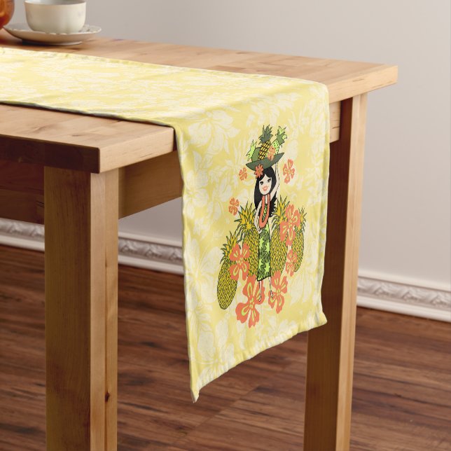 Chemin De Table Court La fille Hawaiian Hula (In Situ)