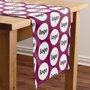 Chemin De Table Court Logo Motif Marque commerciale Cherry Pink