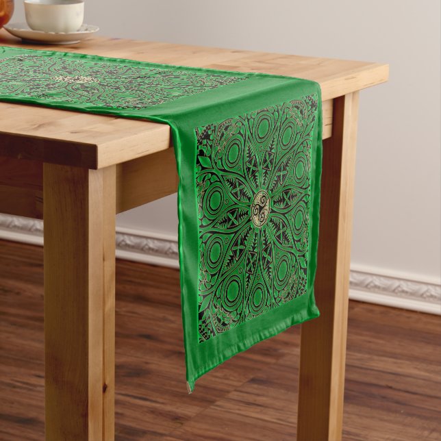 Chemin De Table Court Mandala vert de Kelly Triskele (In Situ)