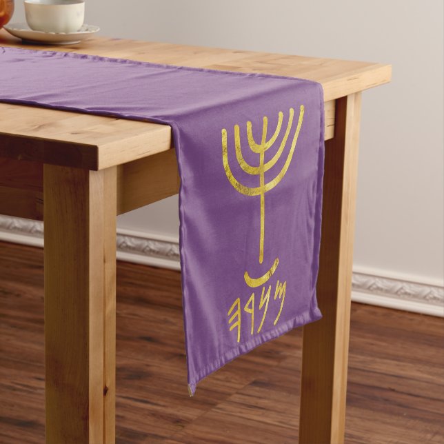 Chemin De Table Court Menorah Table Runner Gold sur violet (In Situ)