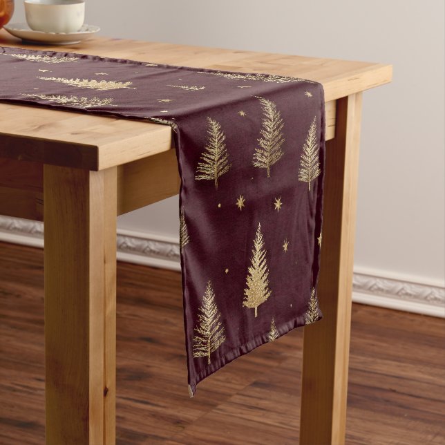 Chemin De Table Court Modern Gold Christmas trees pattern on burgundy (In Situ)