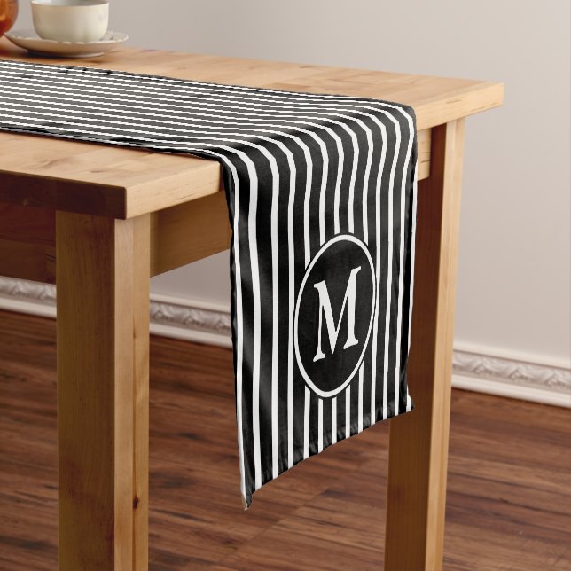 Chemin De Table Court Monogramme à rayures noir et blanc moderne (In Situ)