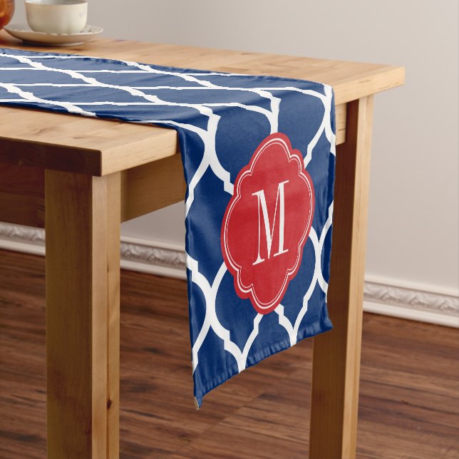 Chemin De Table Court Monogramme de Quatrefoil rouge blanc et bleu maroc (In Situ)