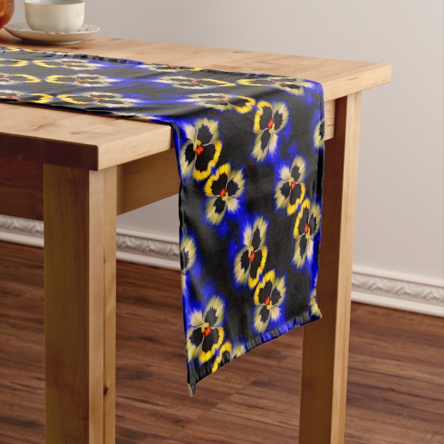 Chemin De Table Court Motif Abstrait de fleurs de sansy bleu (In Situ)