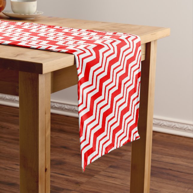 Chemin De Table Court Motif de conception en chevron zigzag blanc rouge  (In Situ)
