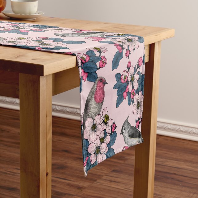 Chemin De Table Court Oiseaux et fleurs roses (In Situ)