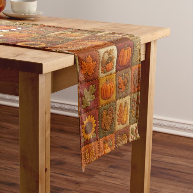 Chemin De Table Court Patchwork d'automne rustique avec message Thanksgi (In Situ)